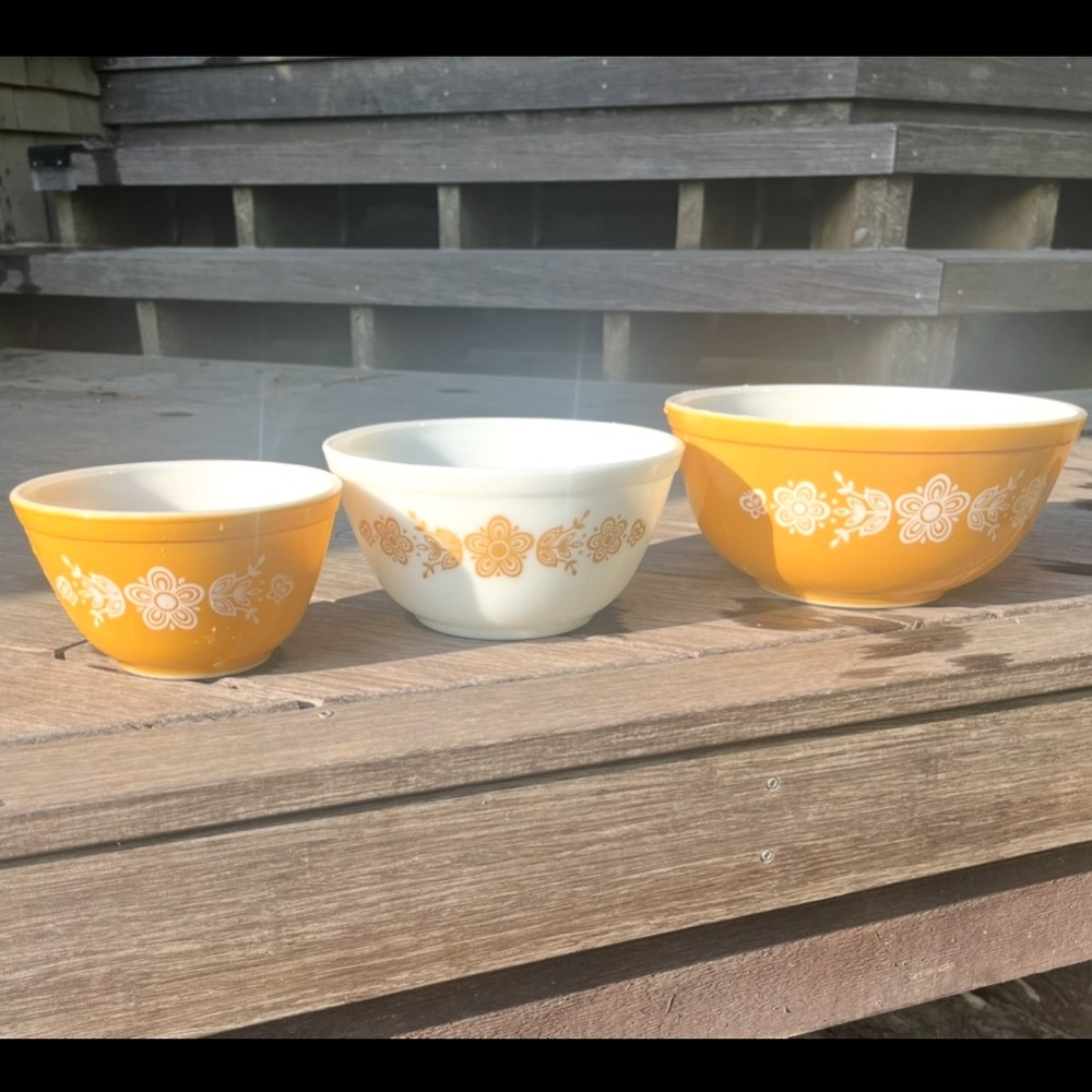 Pyrex Butterfly Gold Nesting Mixing Bowls